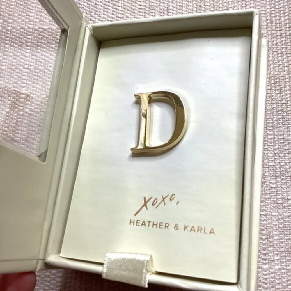 LARK & IVES COLLECTIVES THE GOLD MONOGRAM‎ LYRICS PINS "D"